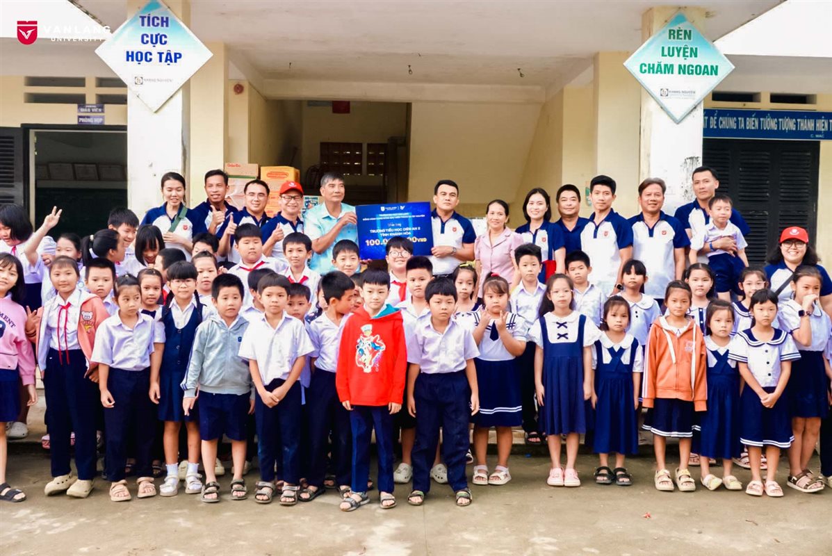 VĂN LANG CHỞ YÊU THƯƠNG ĐẾN MIỀN TRUNG VÀ TÂY NGUYÊN