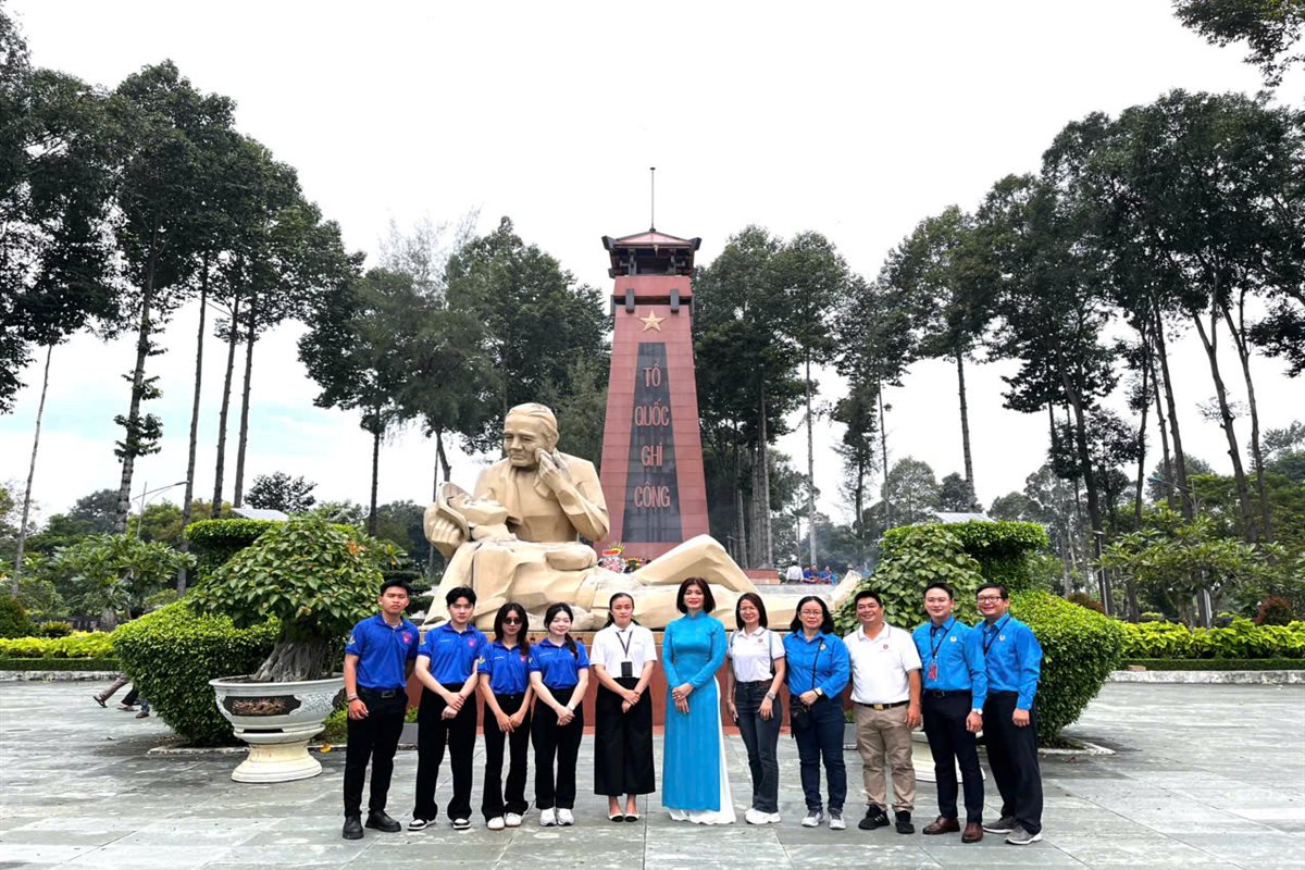 TRƯỜNG ĐẠI HỌC VĂN LANG TRI ÂN CÁC ANH HÙNG LIỆT SĨ NHÂN NGÀY 27/7
