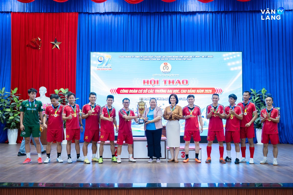 _ekfv2589EK_The_Thao_Truong_ĐH_Van_Lang.jpg