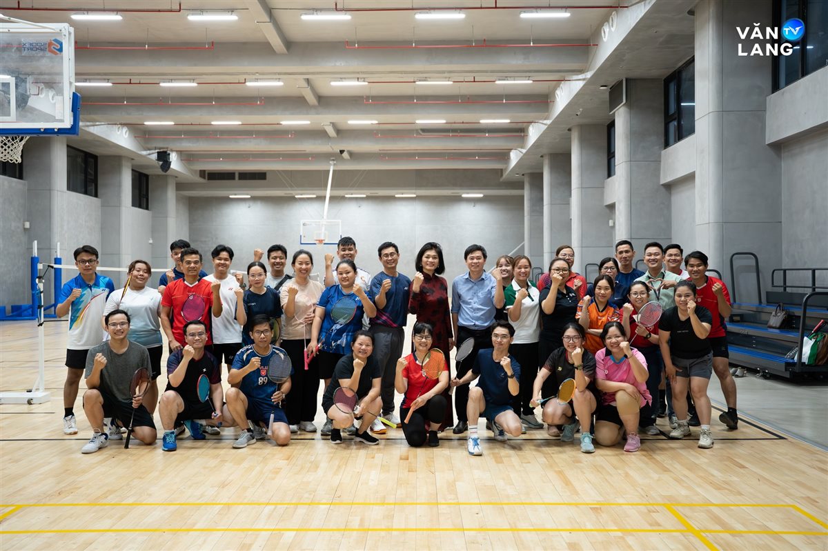 KHỎE THỂ CHẤT - VỮNG TINH THẦN CÙNG KHÓA HỌC CẦU LÔNG VLU