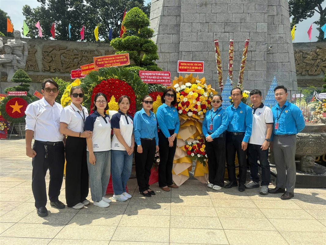 THÁNG BẢY TRI ÂN: CÔNG ĐOÀN TRƯỜNG ĐẠI HỌC VĂN LANG TƯỞNG NHỚ CÁC ANH HÙNG LIỆT SĨ