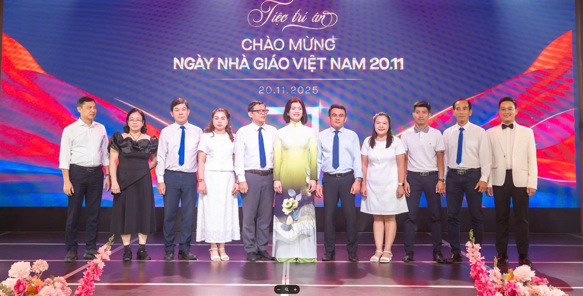 ĐÊM GẶP MẶT THẦY CÔ VĂN LANG CHÀO MỪNG 43 NĂM NGÀY NHÀ GIÁO VIỆT NAM