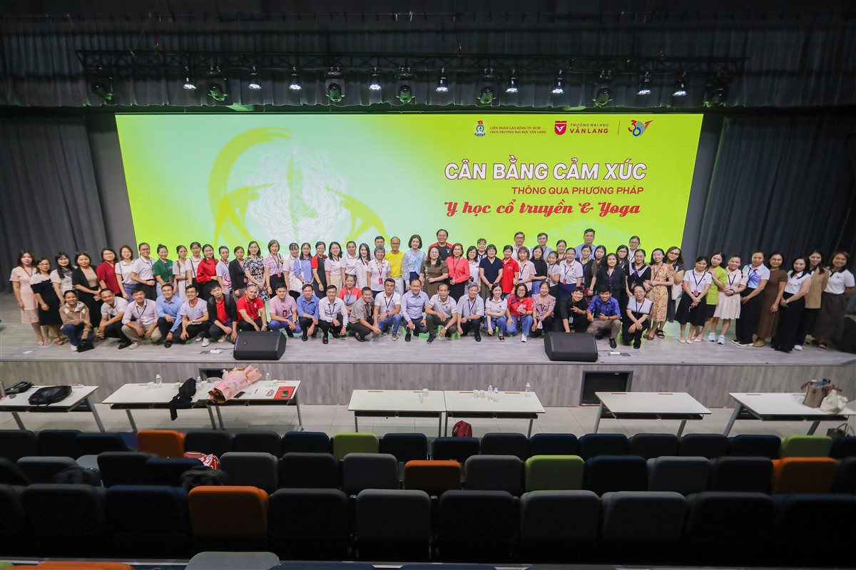 CÔNG ĐOÀN VIÊN TRƯỜNG ĐẠI HỌC VĂN LANG RÈN LUYỆN SỨC KHOẺ TINH THẦN BẰNG PHƯƠNG PHÁP Y HỌC CỔ TRUYỀN VÀ YOGA