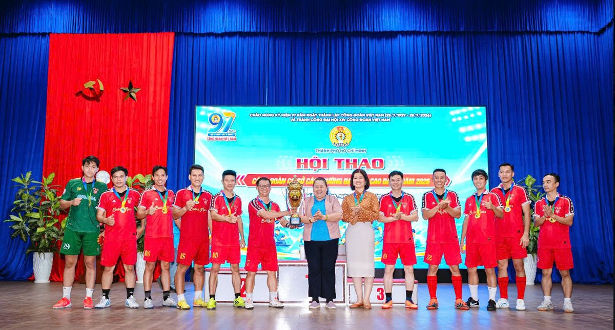 ĐỘI BÓNG ĐÁ NAM CÔNG ĐOÀN TRƯỜNG ĐẠI HỌC VĂN LANG GIÀNH CHỨC VÔ ĐỊCH HỘI THAO NĂM 2026